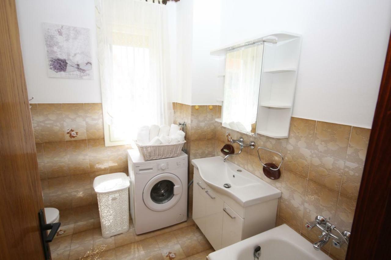 Two Bedroom Apartment, Nice Neighborhood, Free Parking, Wifi Пула Екстер'єр фото