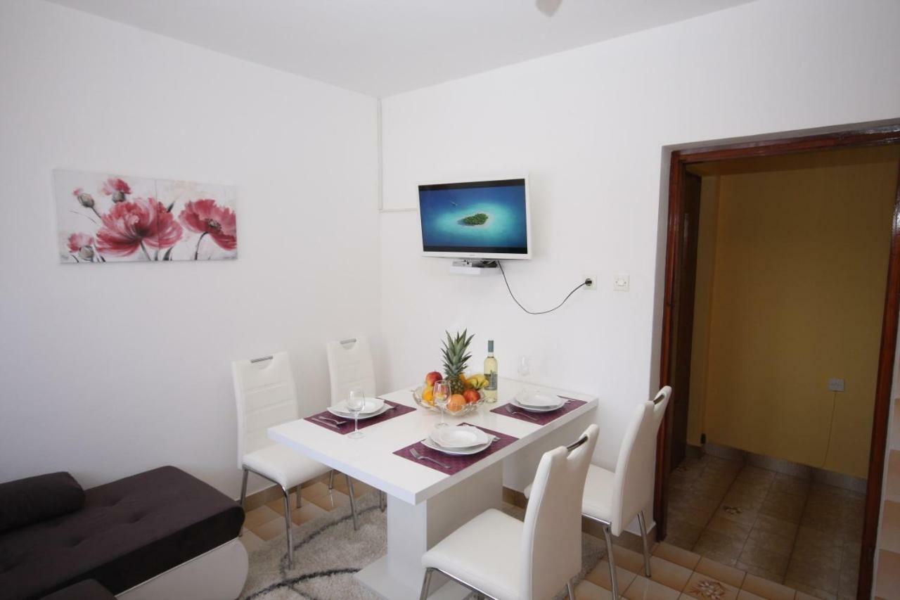 Two Bedroom Apartment, Nice Neighborhood, Free Parking, Wifi Пула Екстер'єр фото